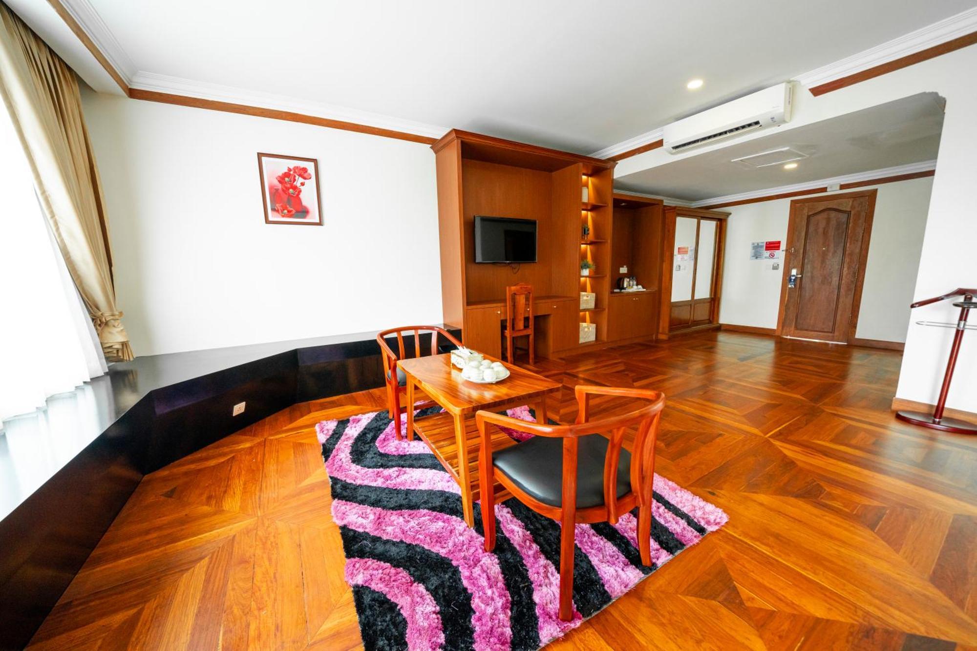 Pursat Riverside Hotel & Spa Luaran gambar